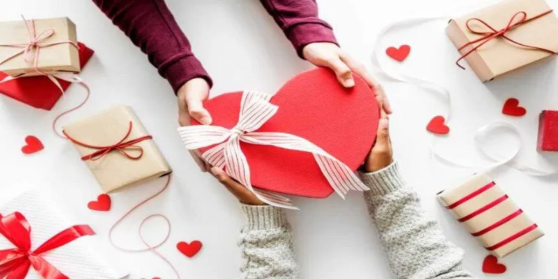 Khám phá nên tặng gì cho bạn trai vào Valentine trắng
