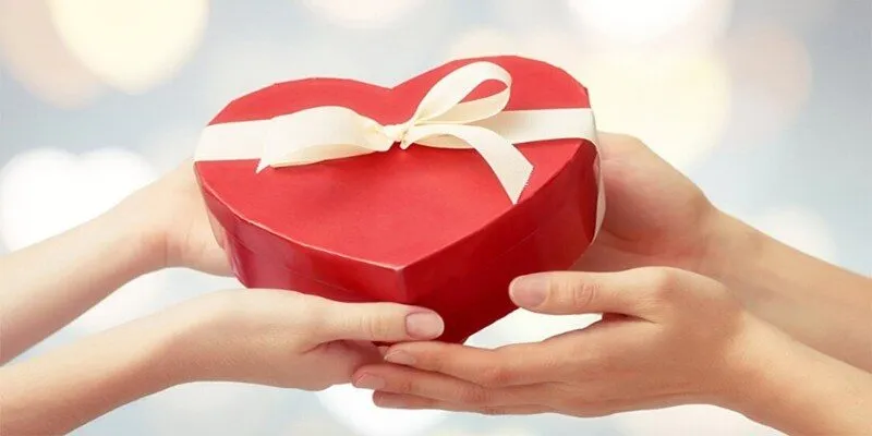 Nên tặng gì cho bạn trai vào Valentine trắng hạnh phúc