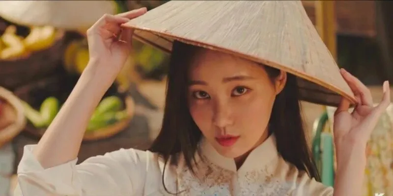 Ngôi sao quốc tế diện áo dài Việt Nam truyền cảm hứng