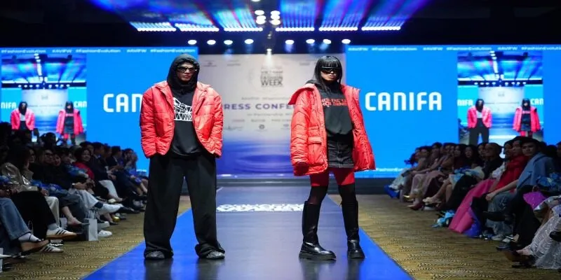 Thanh Hằng tỏa sáng trên sàn runway mùa Thu Đông 2024